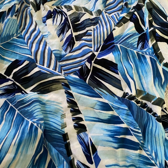 LA BLANCA Blue Tropical Print Swim Cover-Up La Blanca Two Cool V-Neck Tunic - Picture 6 of 6